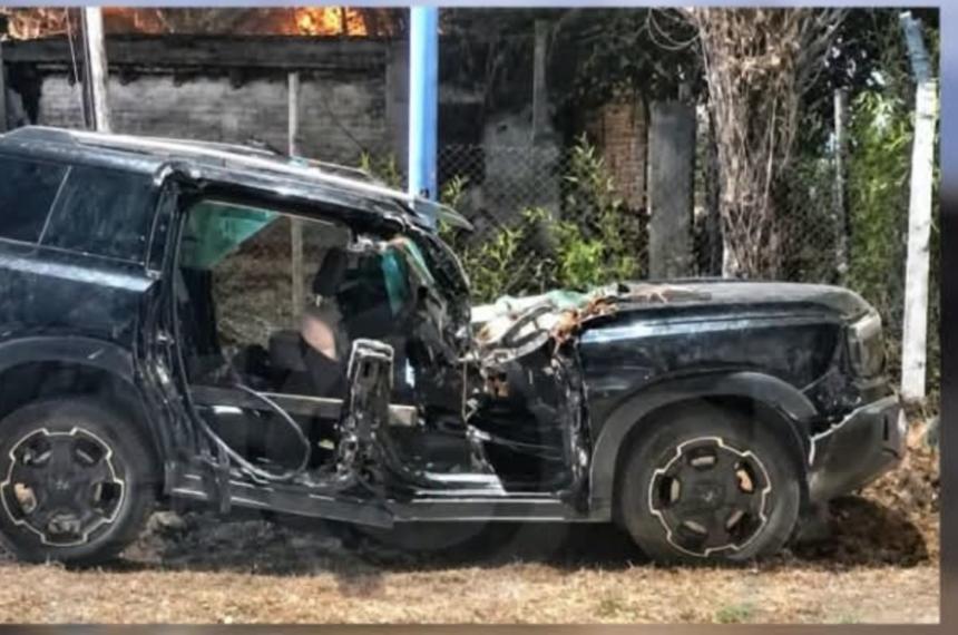 La camioneta quedó destrozada