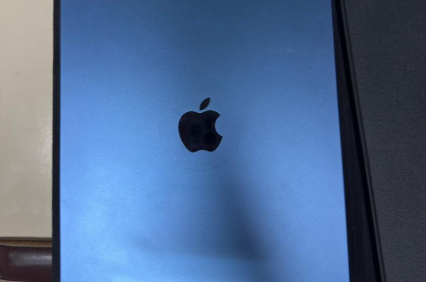  La tablet Apple iPad (modelo A16) recuperada por la policía