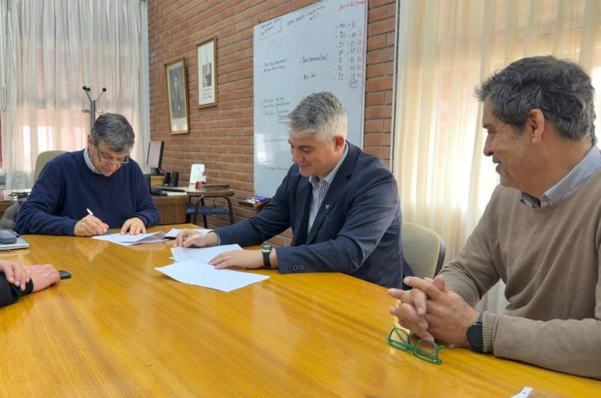 El acuerdo fue suscripto por el presidente de EMPATEL Andrés Zulueta y el decano de la unidad académica Daniel Alberto Mandrile