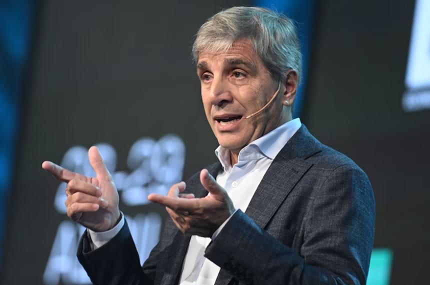 El ministro de Economía Luis Caputo sostuvo que la industria cayó 10-en-porciento- en la gestión anterior