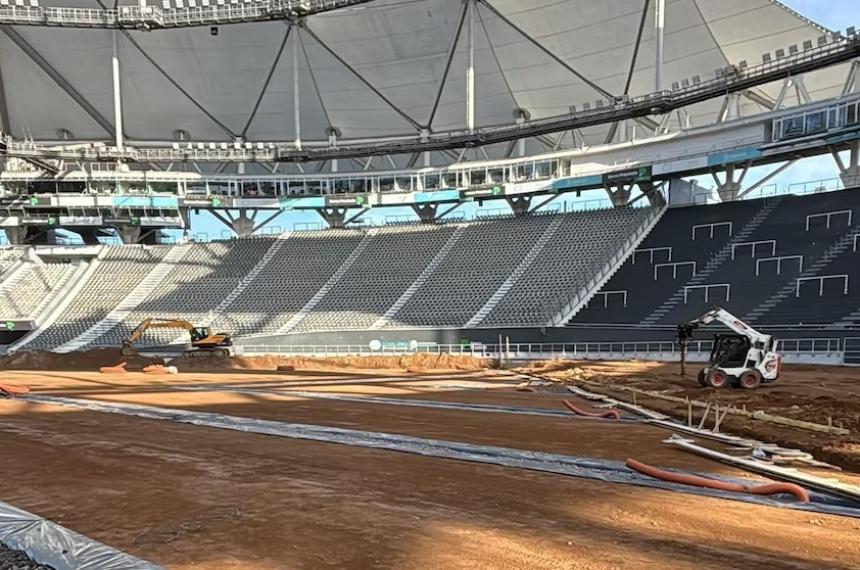 Las obras de remodelación en el Estadio Diego Armando Maradona de La Plata muestran un progreso significativo en el terreno de juego y las estructuras aledañas