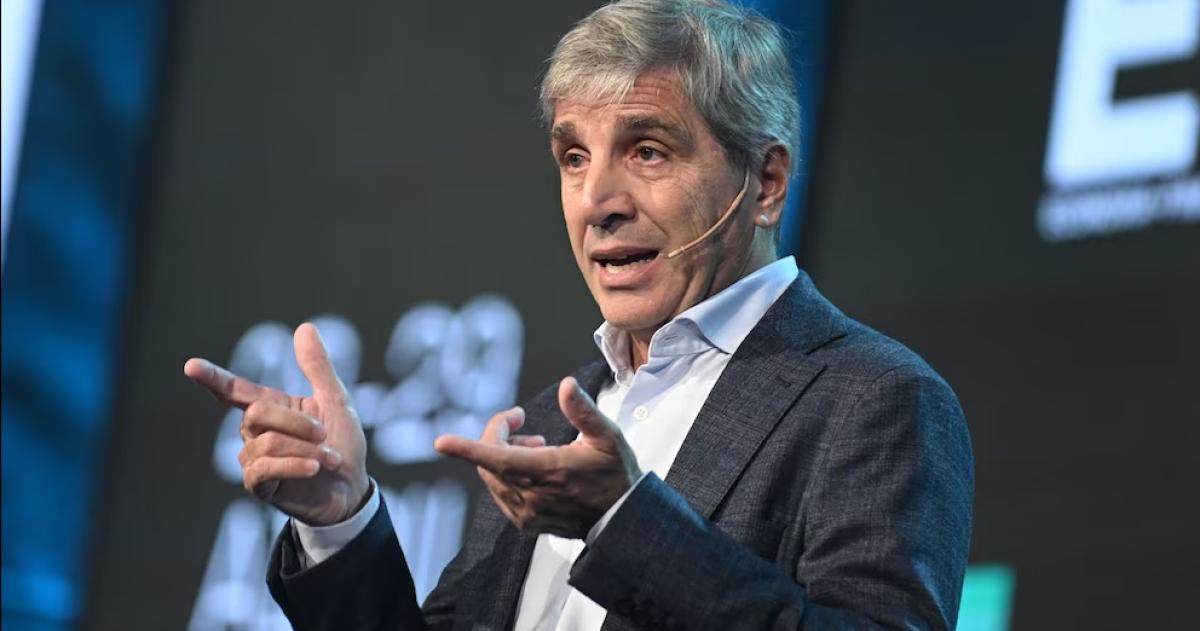 El ministro de Economía Luis Caputo sostuvo que la industria cayó 10-en-porciento- en la gestión anterior