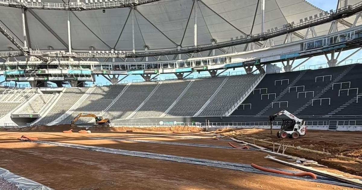 Las obras de remodelación en el Estadio Diego Armando Maradona de La Plata muestran un progreso significativo en el terreno de juego y las estructuras aledañas
