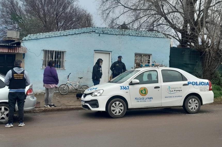 En el procedimiento se logró secuestrar prendas de vestir utilizadas al momento de cometer el hecho y telefonía celular
