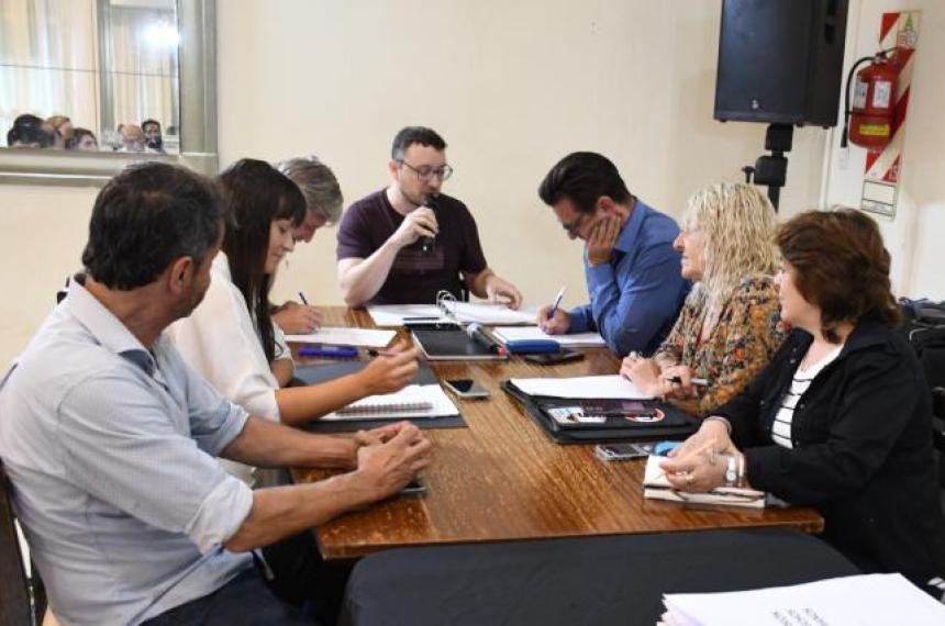 Una de las reuniones de comisión del CD santarroseño