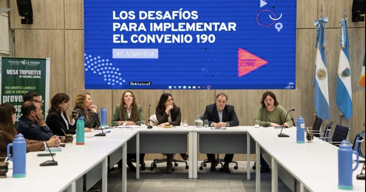 El encuentro de la mesa tripartita fue en Casa de Gobierno