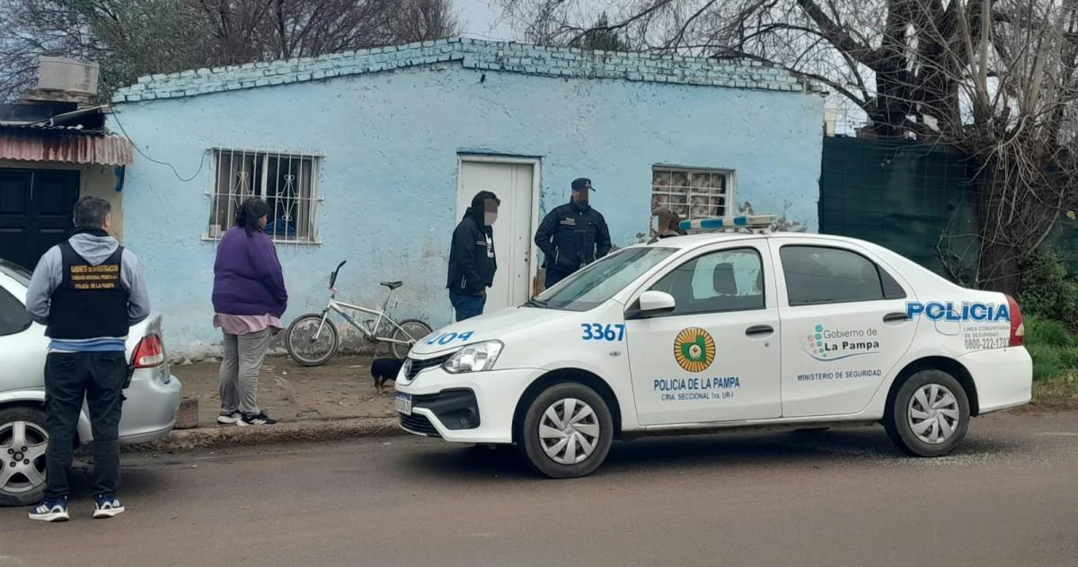 En el procedimiento se logró secuestrar prendas de vestir utilizadas al momento de cometer el hecho y telefonía celular