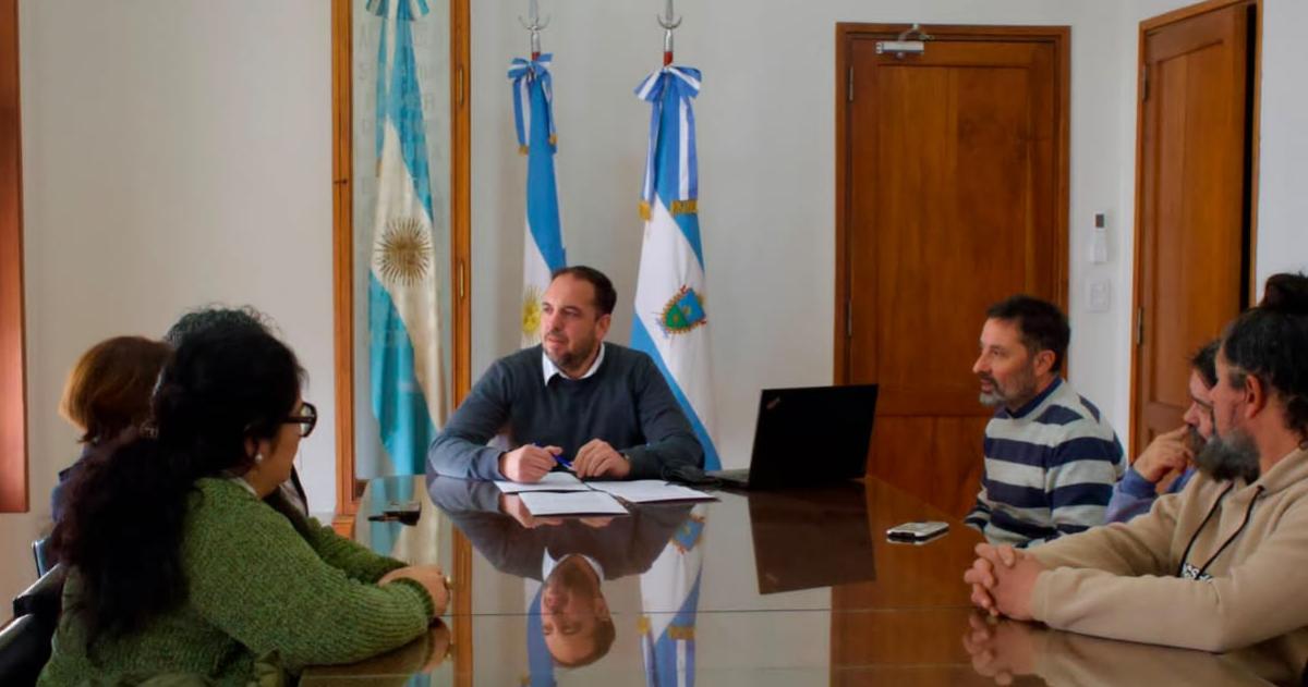 Di N�poli recibió a las nuevas autoridades de los Consejos de Manualistas y Artesanos