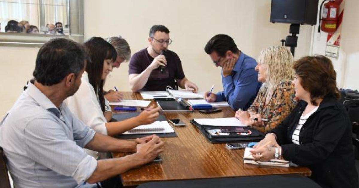 Una de las reuniones de comisión del CD santarroseño