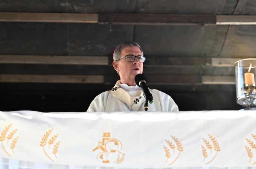La misa central por San Cayetano fue llevada a cabo por Monseñor Jorge Ignacio García Cuerva arzobispo de Buenos Aires