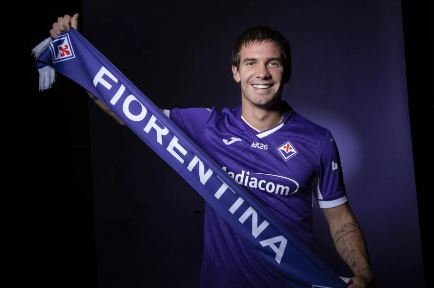 Franco Mastantuono fue presentado en la Fiorentina