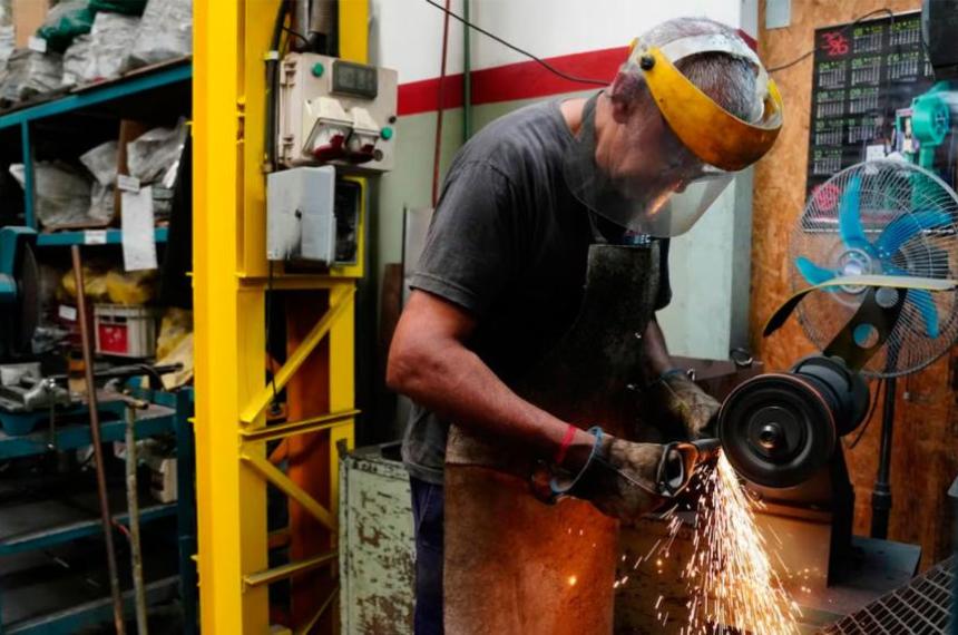 La industria volvió a mostrar crecimiento en junio mientras la construcción mantuvo la mejora interanual aunque con un retroceso respecto del mes anterior