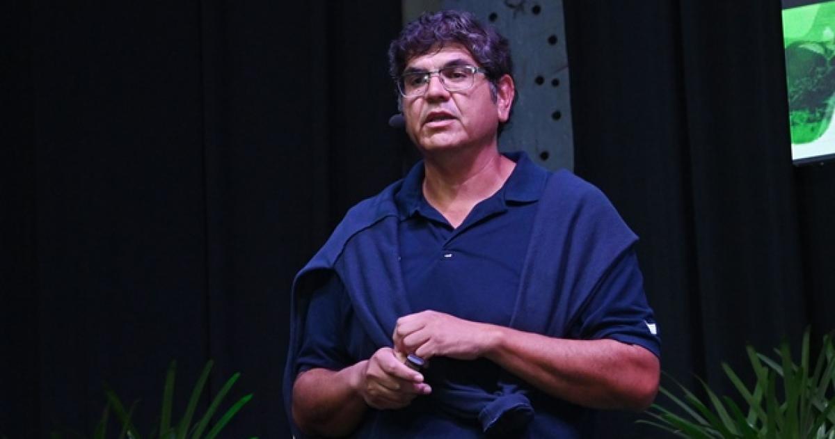 El Ingeniero Agrónomo especialista en suelos Cristian Álvarez