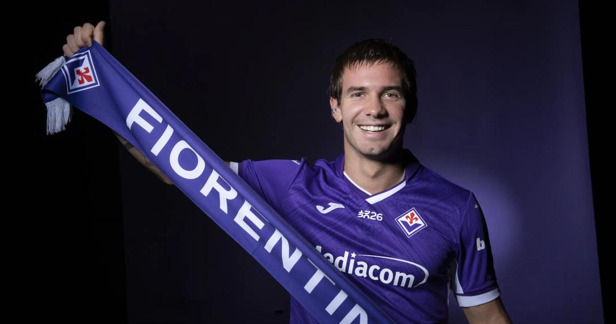 Franco Mastantuono fue presentado en la Fiorentina