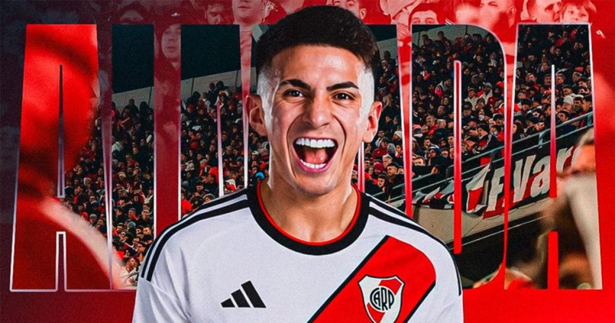 Thiago Almada arribar� al país para realizar la revisión médica y convertirse oficialmente en nuevo jugador de River tras un pase que sacudió el mercado