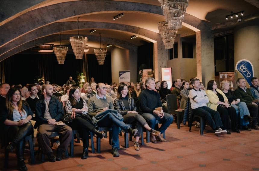 La respuesta del p�blico confirmó el crecimiento de Obrarq comoLa respuesta del p�blico confirmó el crecimiento de Obrarq como un espacio de referencia para el sector un espacio de referencia para el sector