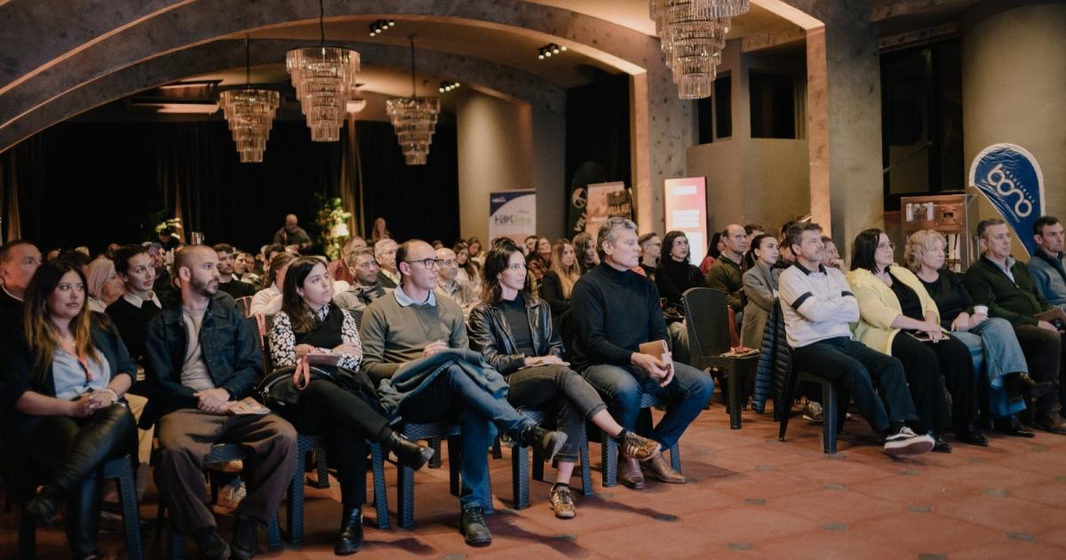 La respuesta del p�blico confirmó el crecimiento de Obrarq comoLa respuesta del p�blico confirmó el crecimiento de Obrarq como un espacio de referencia para el sector un espacio de referencia para el sector