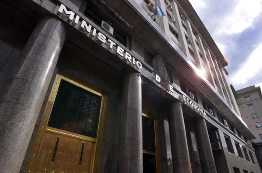 Economía rinde el primer test del mes
