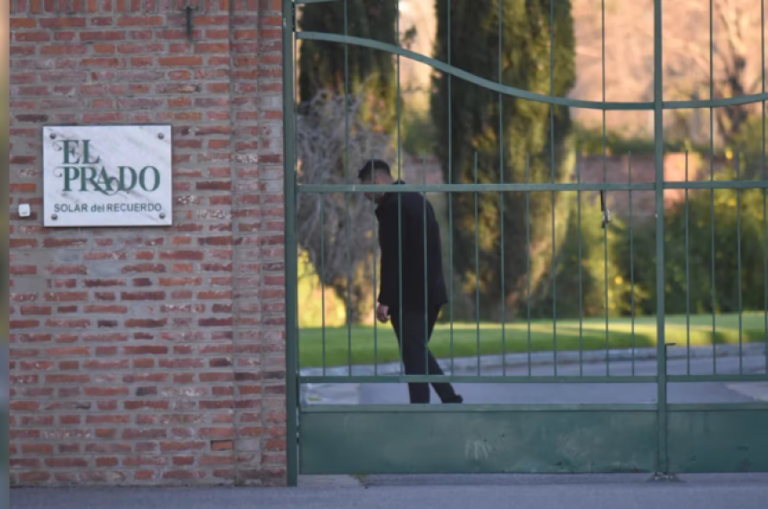 La ceremonia íntima ser� en un cementerio de una localidad cercana a Rosario