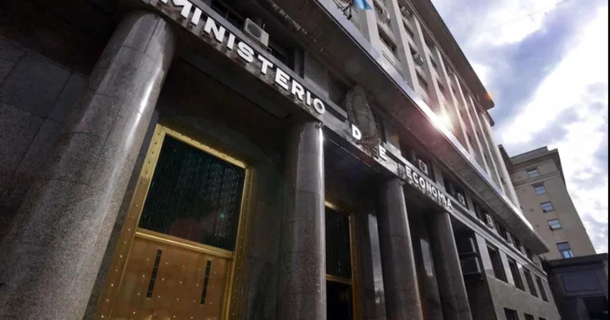 Economía rinde el primer test del mes