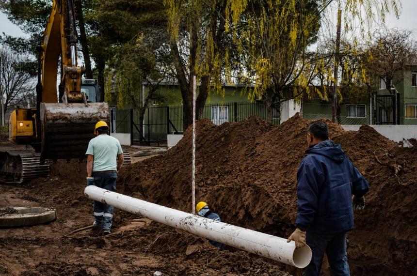 La primera etapa de la obras de la red cloacal en Villa Germinal tiene un 65-en-porciento- de avance