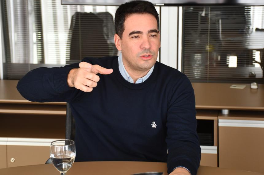 El vocero presidencial Adri�n Ravier durante la entrevista con El Diario
