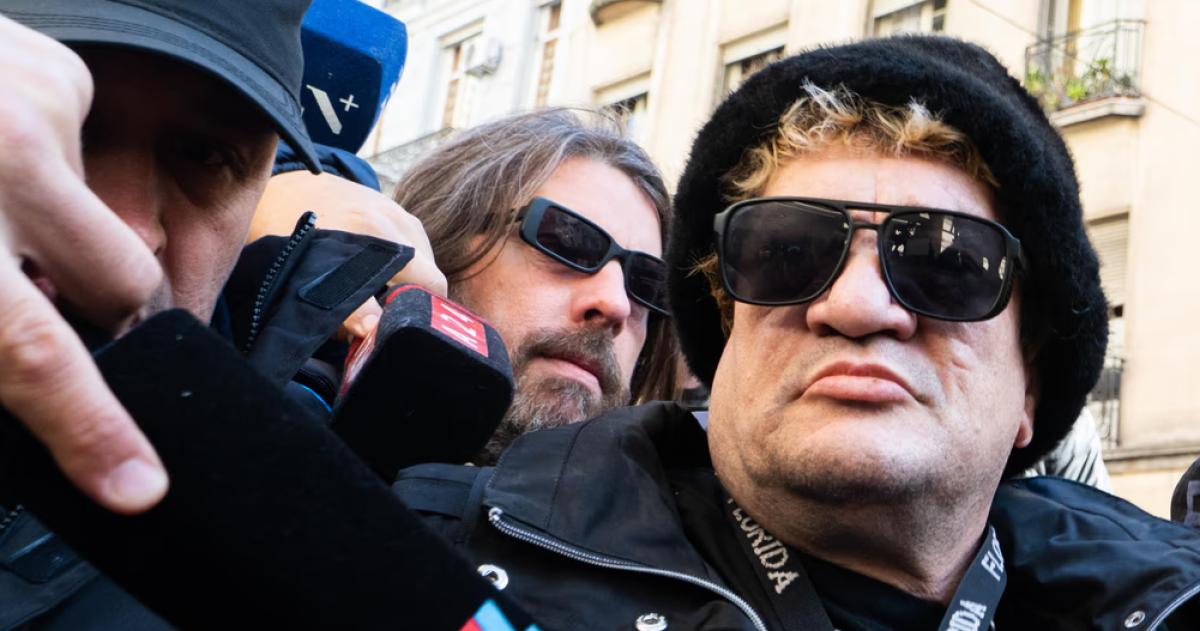 El ex líder de Viejas Locas llegó a los tribunales porteños para afrontar el juicio en su contra por el crimen de Cristian Díaz en julio de 2018