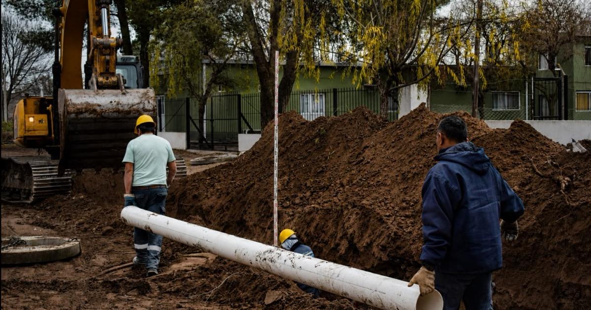 La primera etapa de la obras de la red cloacal en Villa Germinal tiene un 65-en-porciento- de avance