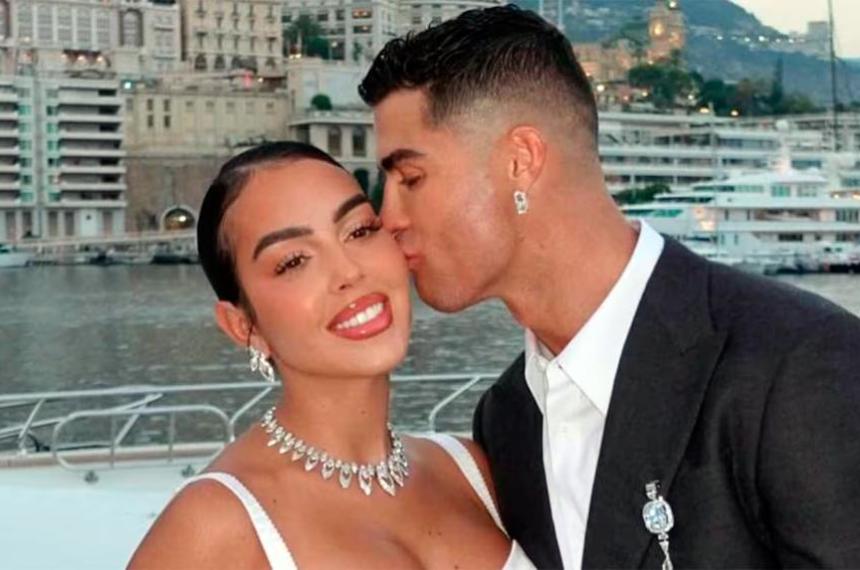Cristiano Ronaldo y Georgina Rodríguez confirmaron su casamiento con una rom�ntica fotografía de sus alianzas publicada en las redes sociales