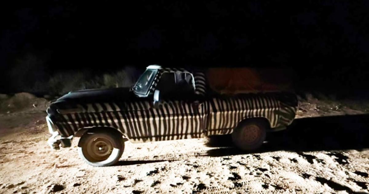 La camioneta F-100 fue interceptada en el camino vecinal El 15