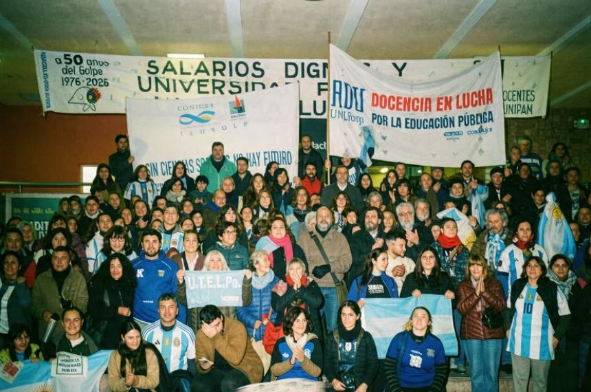 La concentración realizada este miércoles frente a la universidad