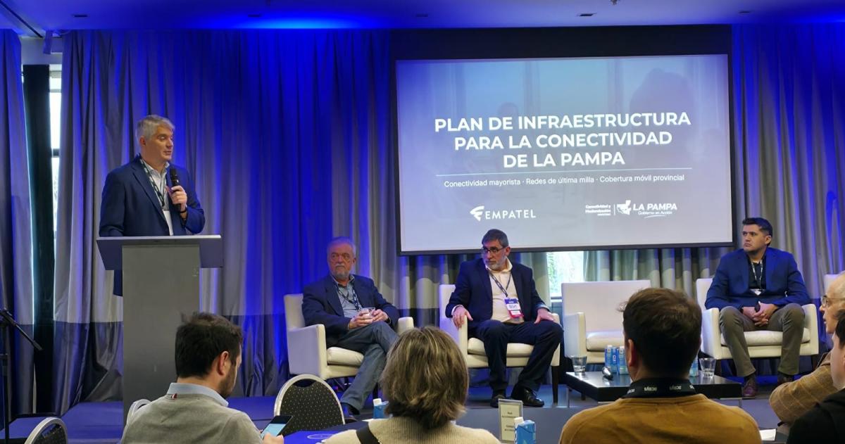 Andrés Zulueta durante su exposición en el encuentro federal