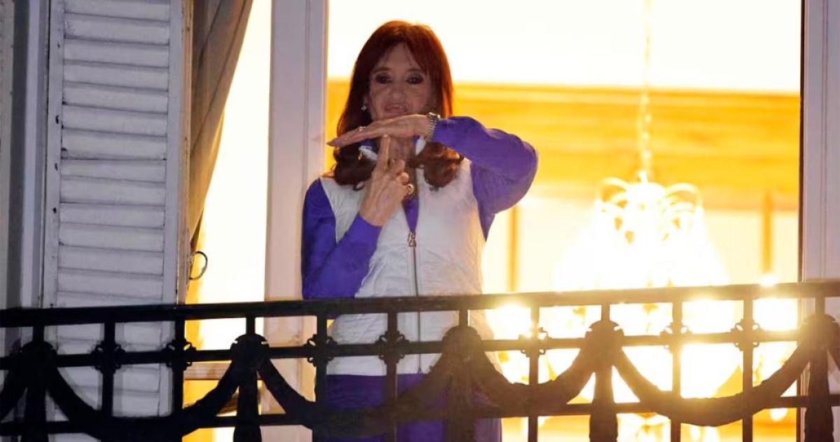 El Tribunal Oral Federal N°2 embargó el departamento de San José 1111 donde Cristina Fern�ndez de Kirchner cumple prisión domiciliaria junto con otros bienes ubicados en Buenos Aires y Santa Cruz