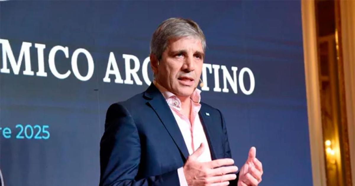 Luis Caputo expuso ante empresarios en la Bolsa de Comercio de Córdoba donde anticipó nuevas inversiones bajo el RIGI por hasta USD 50000 millones y proyectó un escenario económico favorable para 2027
