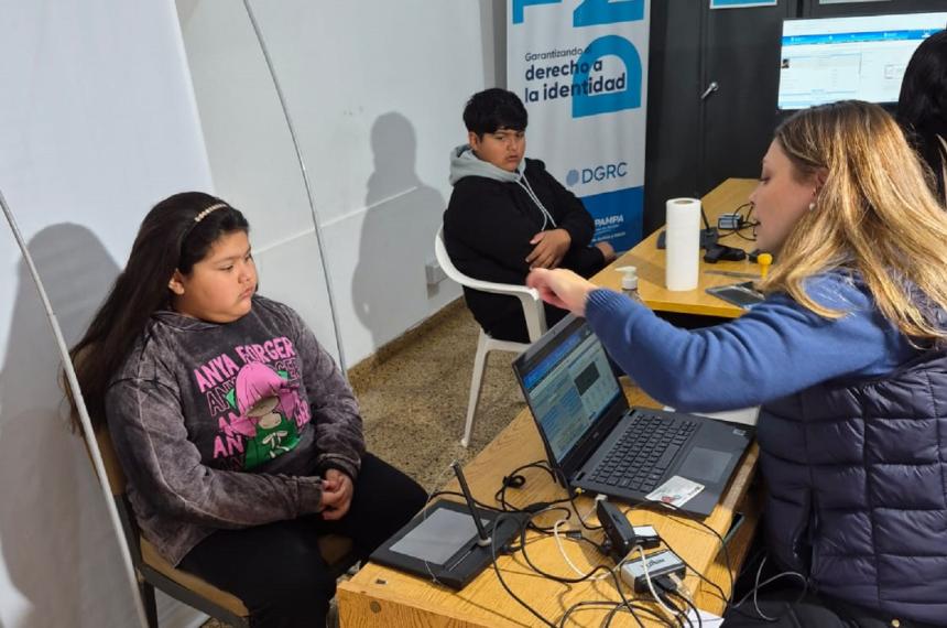 Anguil- 106 traacutemites de DNI en una nueva campantildea gratuita