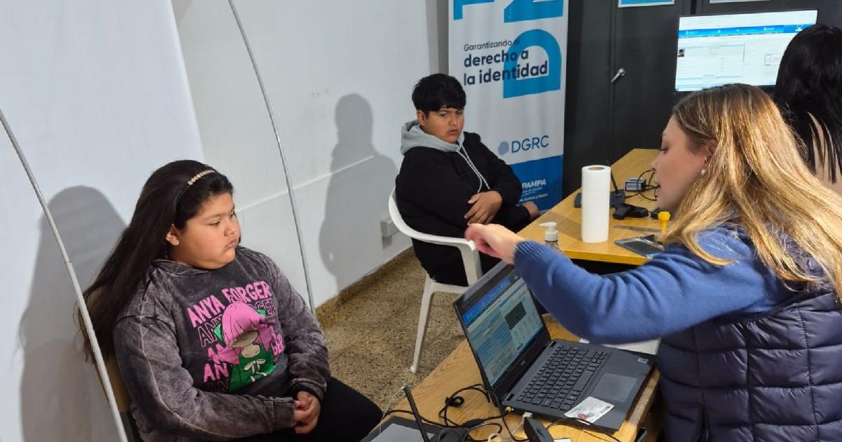 Anguil- 106 traacutemites de DNI en una nueva campantildea gratuita
