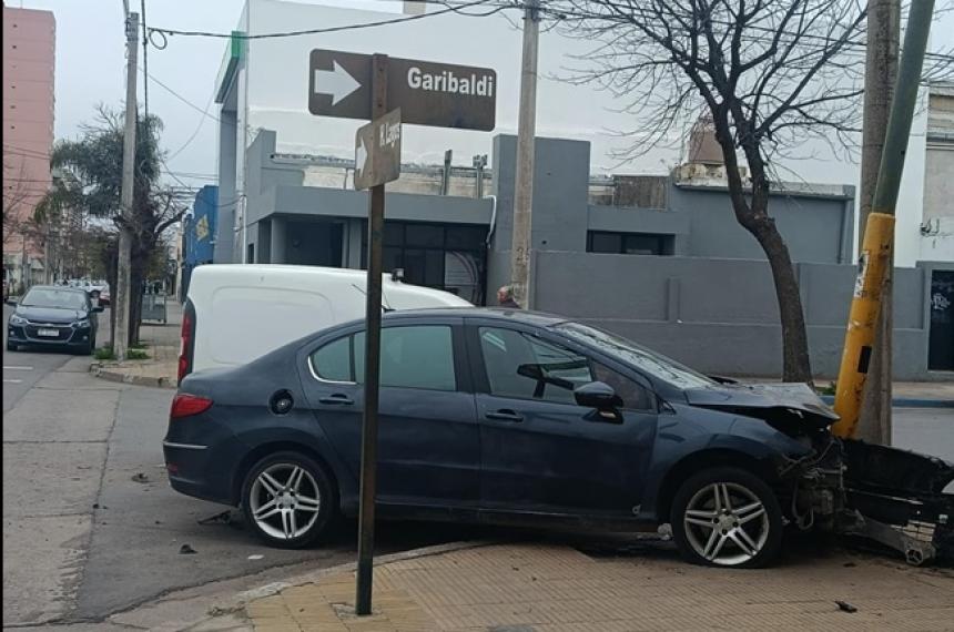 El menor que iba en el auto fue trasladado al Hospital Favalor por precaución
