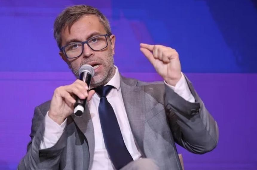 Furiase dijo que la construcción puede beneficiarse de la flexibilziación del crédito en dólares