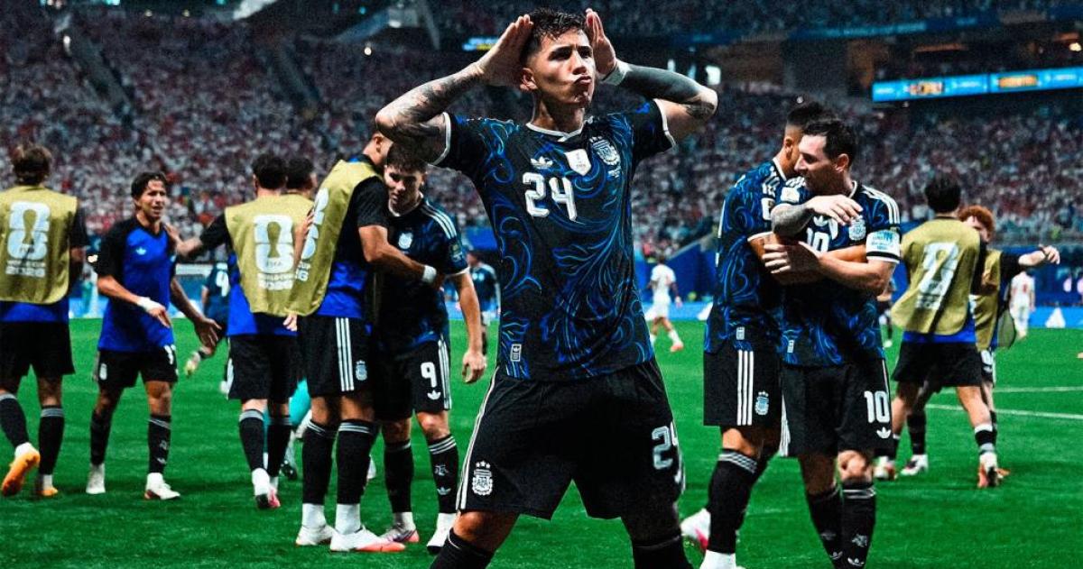 Enzo Fern�ndez quedó en el centro de una fuerte polémica en Inglaterra mientras crecen las versiones sobre una posible negociación entre Chelsea y Manchester City por su pase