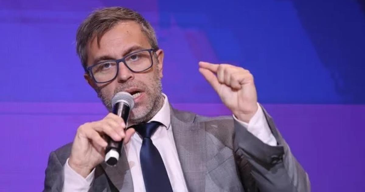 Furiase dijo que la construcción puede beneficiarse de la flexibilziación del crédito en dólares