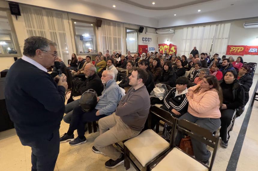 Orellano presentó su libro en el salón del Concejo Deliberante