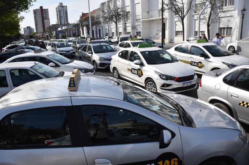 Taxis recolaman medidas para proteger el sector