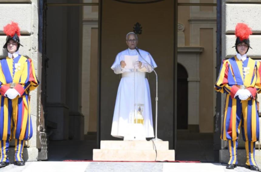 León XIV en el rezo del �ngelus