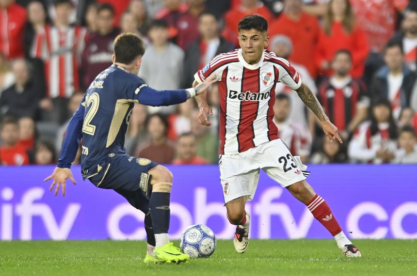 Thiago Almada debuta como titular en River
