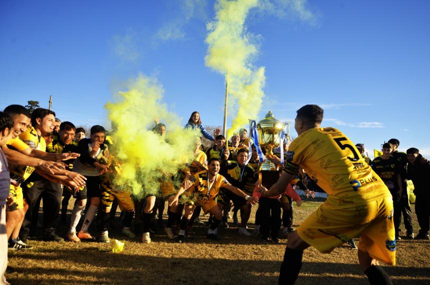 Uriburu festejó de local y ascendió a Primera