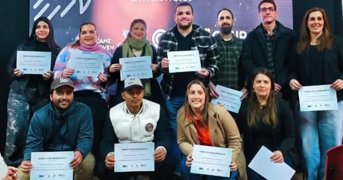 Jóvenes premiados por CACIP