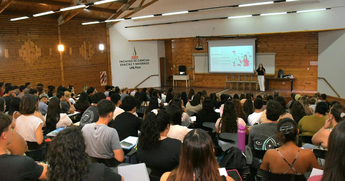 Destacan la permanencia del alumnado en la carrera