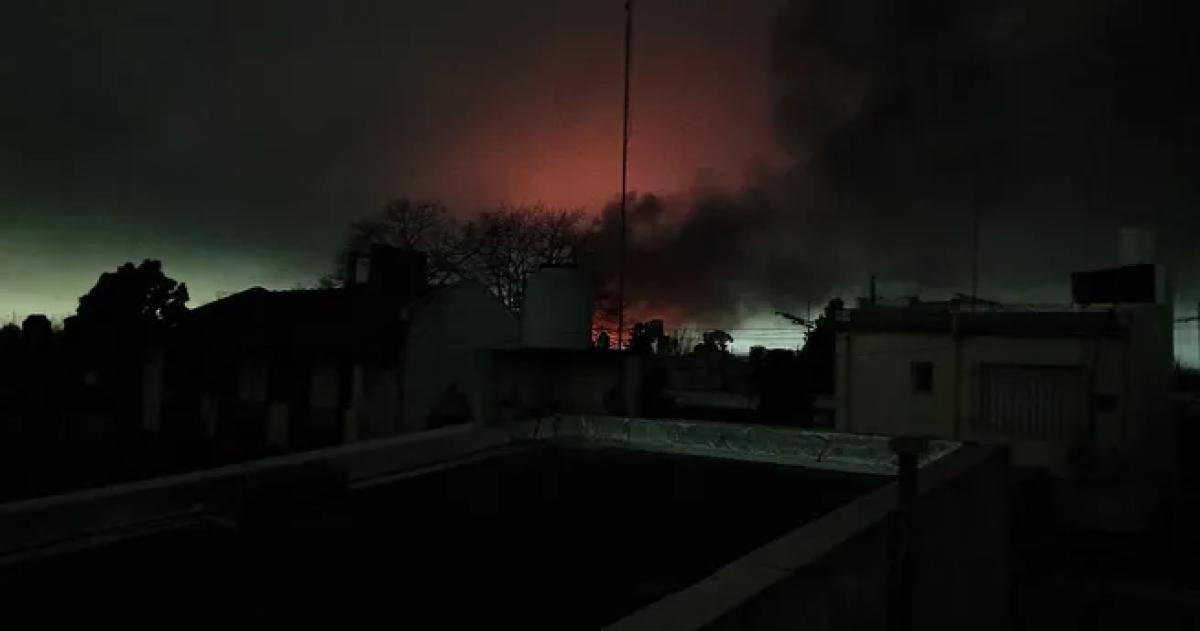 El incendio dejó la ciudad a oscuras