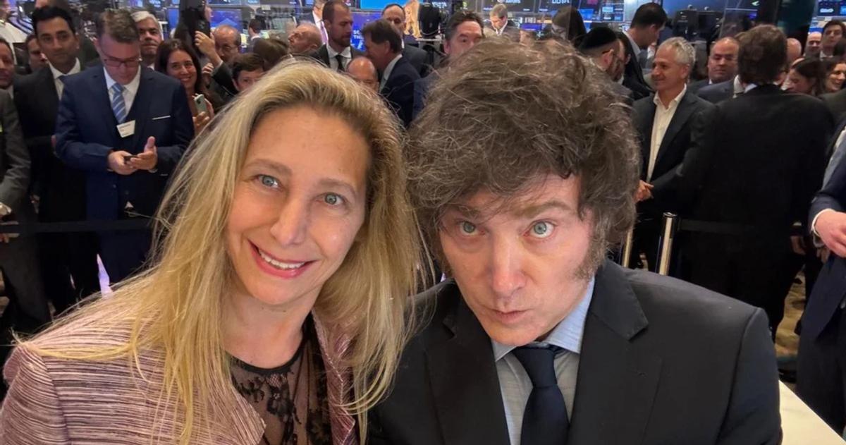 Javier Milei reaparece con su hermana Karina y sería por cadena nacional
