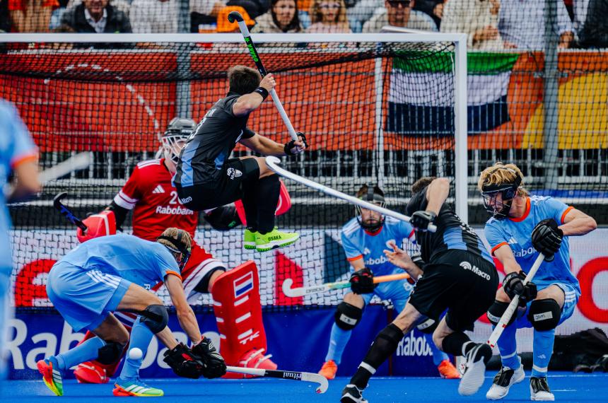 El seleccionado argentino perdió y buscar� la clasificación ante Nueva Zelanda